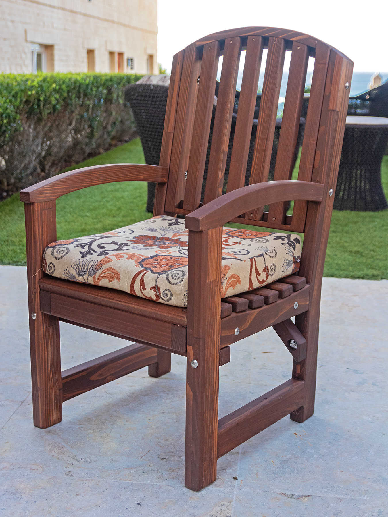 https://www.foreverredwood.com/image/catalog/product/luna-arch-back-wooden-chair/128352-CARLOS%20ledesma-004.jpg